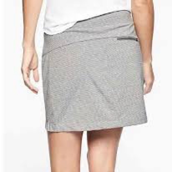 Athleta Modern Metro Striped Gray/White Women's Skort Size M - Picture 3 of 13